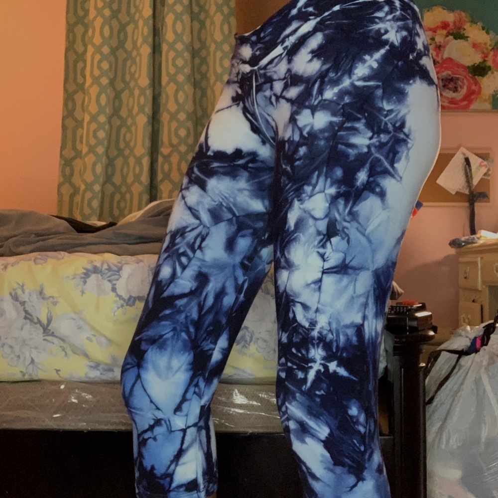 Margarita blue tie dye cropped active leggings 2